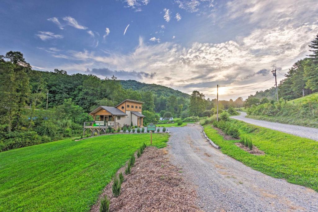 Cabin with Hot Tub and Fire Pit 15 Min to Asheville! - image 2