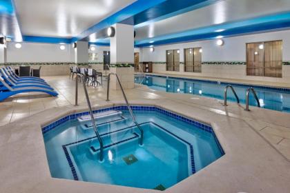 Hampton Inn and Suites Flint/Grand Blanc - image 9