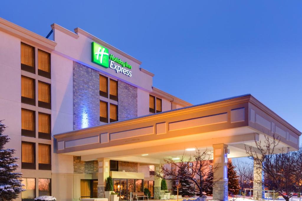 Holiday Inn Express Flint-Campus Area an IHG Hotel - main image