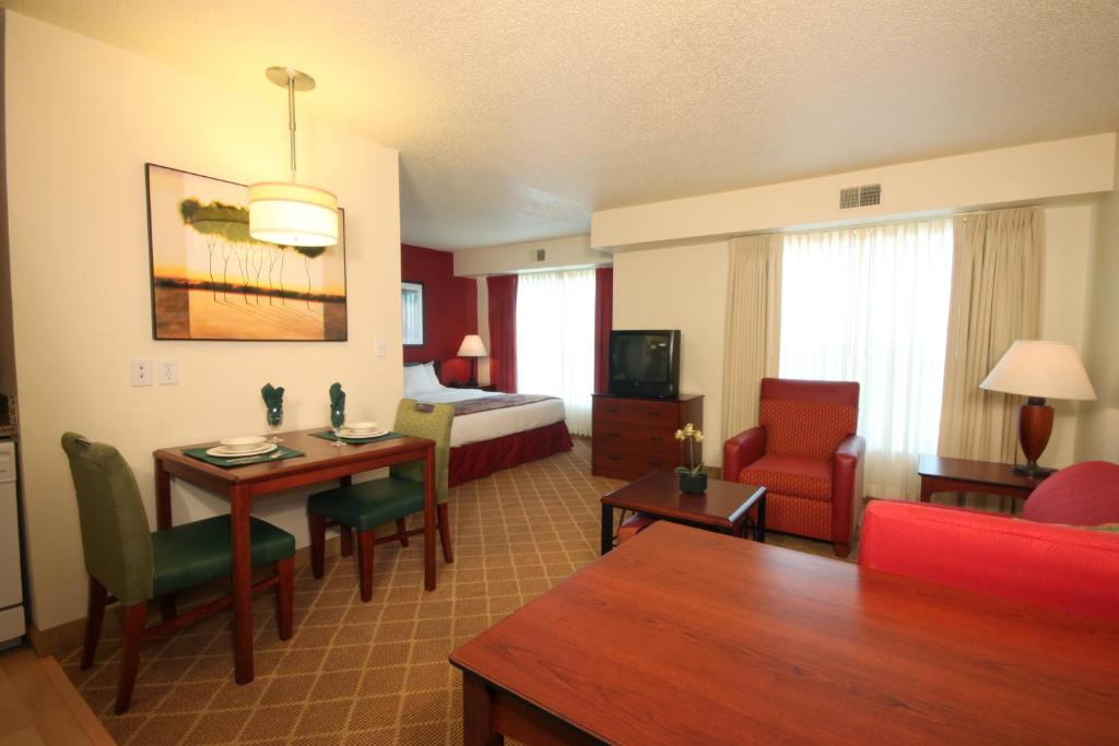 Residence Inn by Marriott Flint Grand Blanc - image 3