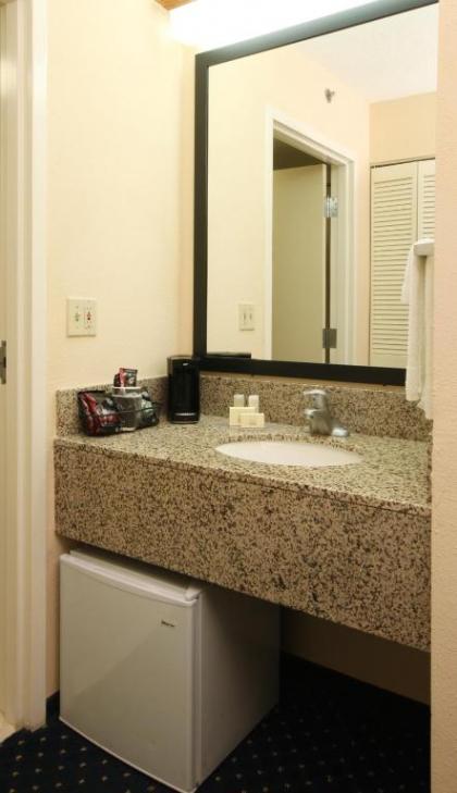 Courtyard by Marriott Flint - image 5