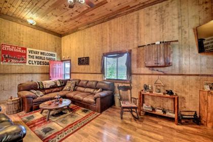 The Bovard Lodge Rustic Cabin Near Ohio River! - image 10