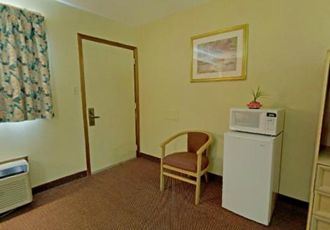 Americas Best Value Inn-Florence/Cincinnati - image 4