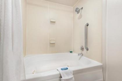 Holiday Inn Express & Suites Florence an IHG Hotel - image 2