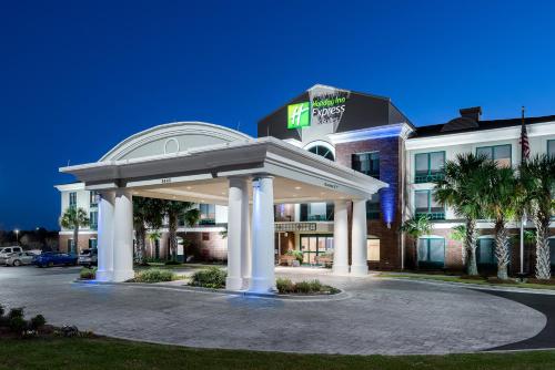 Holiday Inn Express & Suites Florence I-95 & I-20 Civic Ctr an IHG Hotel - main image