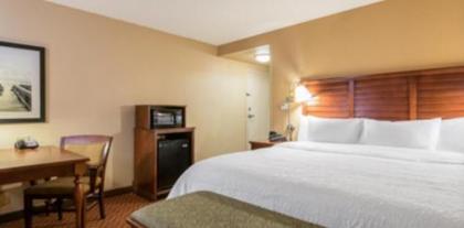 Hampton Inn & Suites Florence-North-I-95 - image 3