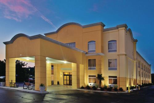 La Quinta by Wyndham Florence - main image