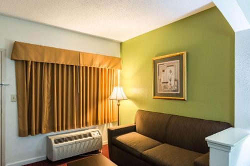 Suburban Extended Stay Hotel Florence - image 3