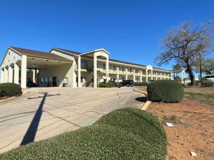 SureStay Hotel by Best Western Floresville - image 12