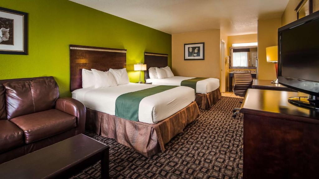 SureStay Hotel by Best Western Floresville - image 7