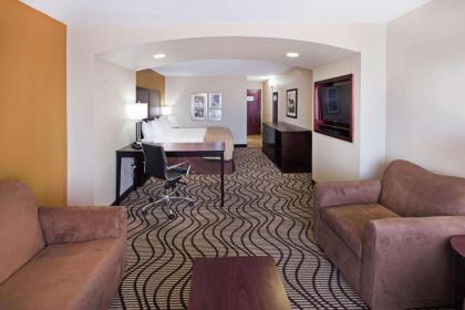 La Quinta by Wyndham Floresville - image 12