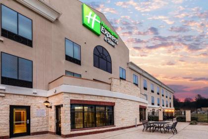 Holiday Inn Express Hotel & Suites Floresville an IHG Hotel - image 11