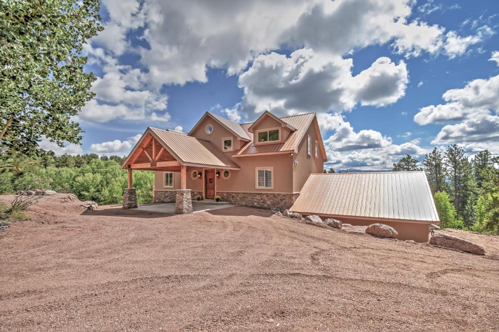 Luxurious Florissant Mtn Home with Pikes Peak Views! - image 4