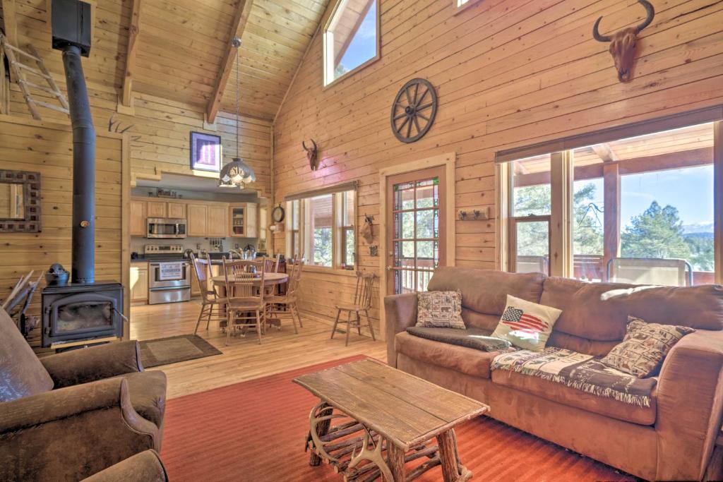 Log Cabin with Mountain Views about 30Mi to Pikes Peak - image 5