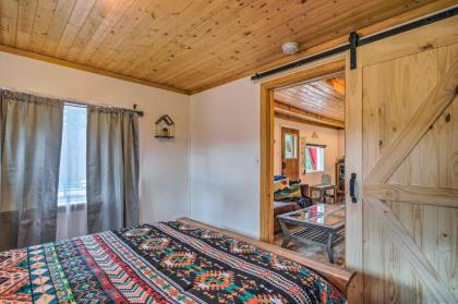 Rustic A-Frame Hideout Near National Monument - image 14