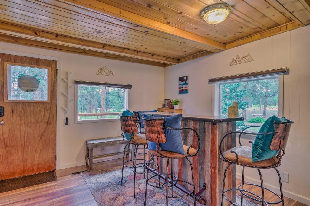 Rustic A-Frame Hideout Near National Monument - image 4