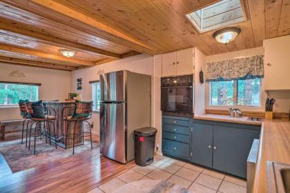 Rustic A-Frame Hideout Near National Monument - image 8