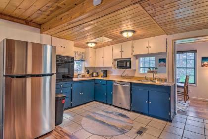 Rustic A-Frame Hideout Near National Monument - image 9