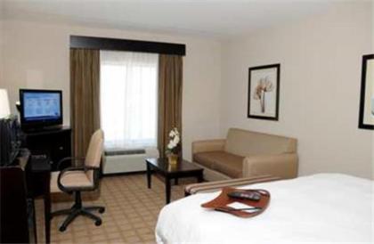 Hampton Inn & Suites Flowery Branch - image 9