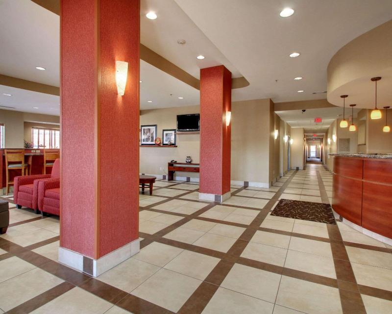 Comfort Suites Airport Flowood - image 3