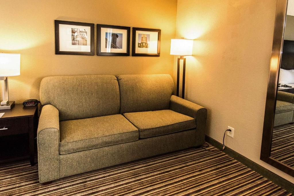 Comfort Inn Lehigh Valley West - image 7