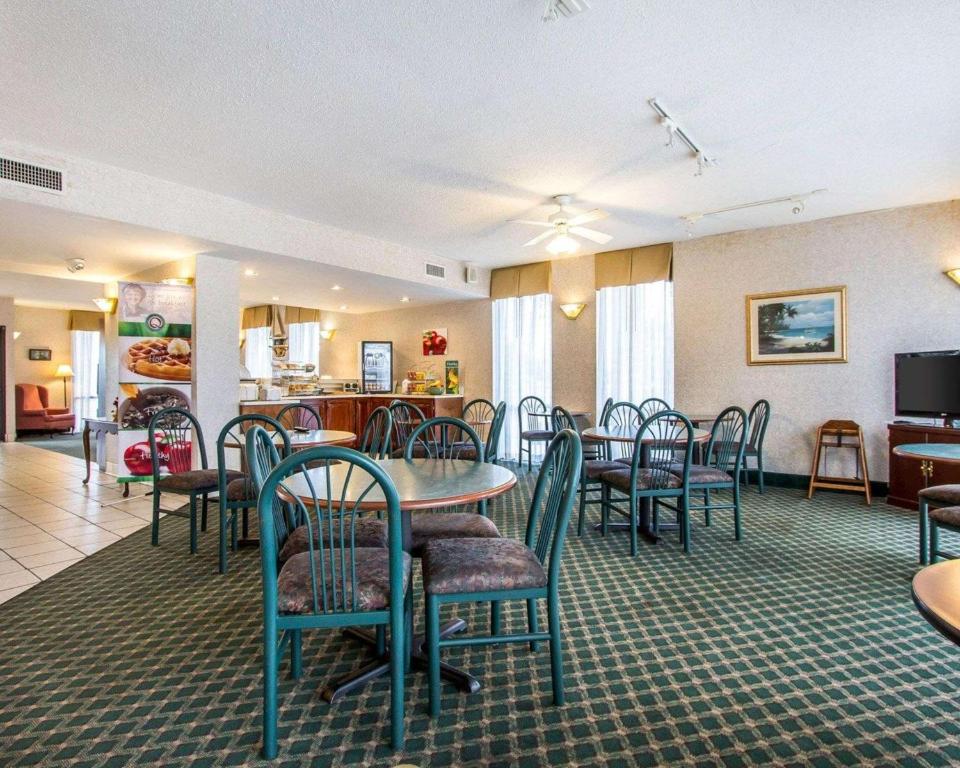 Quality Inn Foley - image 7