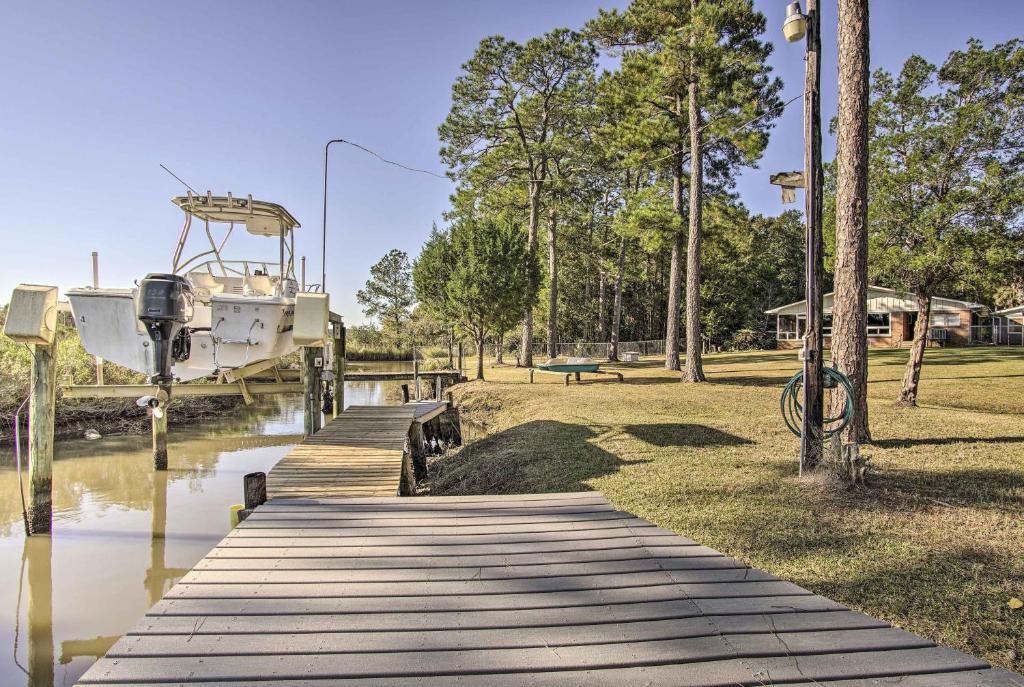 Waterfront Foley Home with Dock - 6 Mi to Beach! - image 6