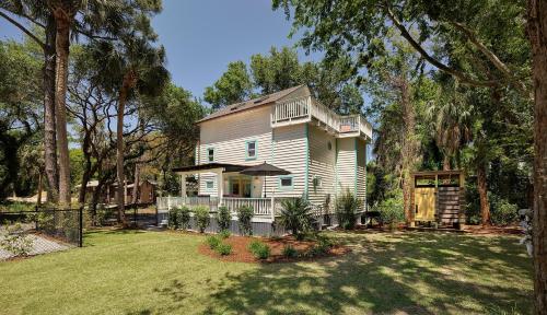 Folly Vacation 305 E Erie: Fantastic Location Recently Renovated! - main image