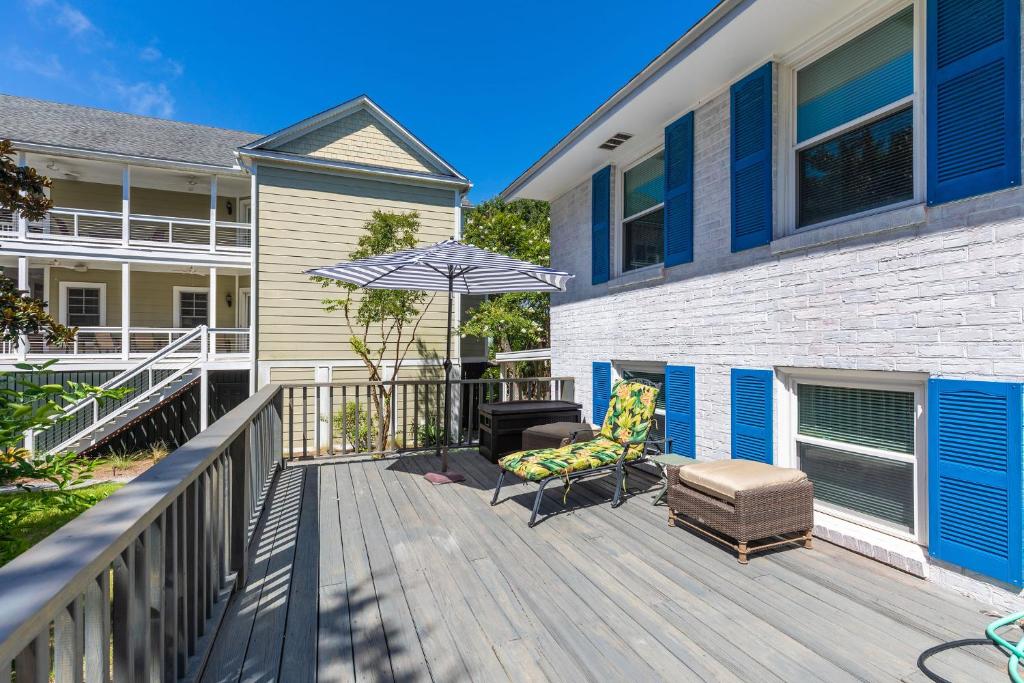 1010 E Ashley - Two Kitchens - Steps to Beach - image 5