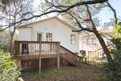 220 W Ashley - Corner Cottage - Central Location - image 8