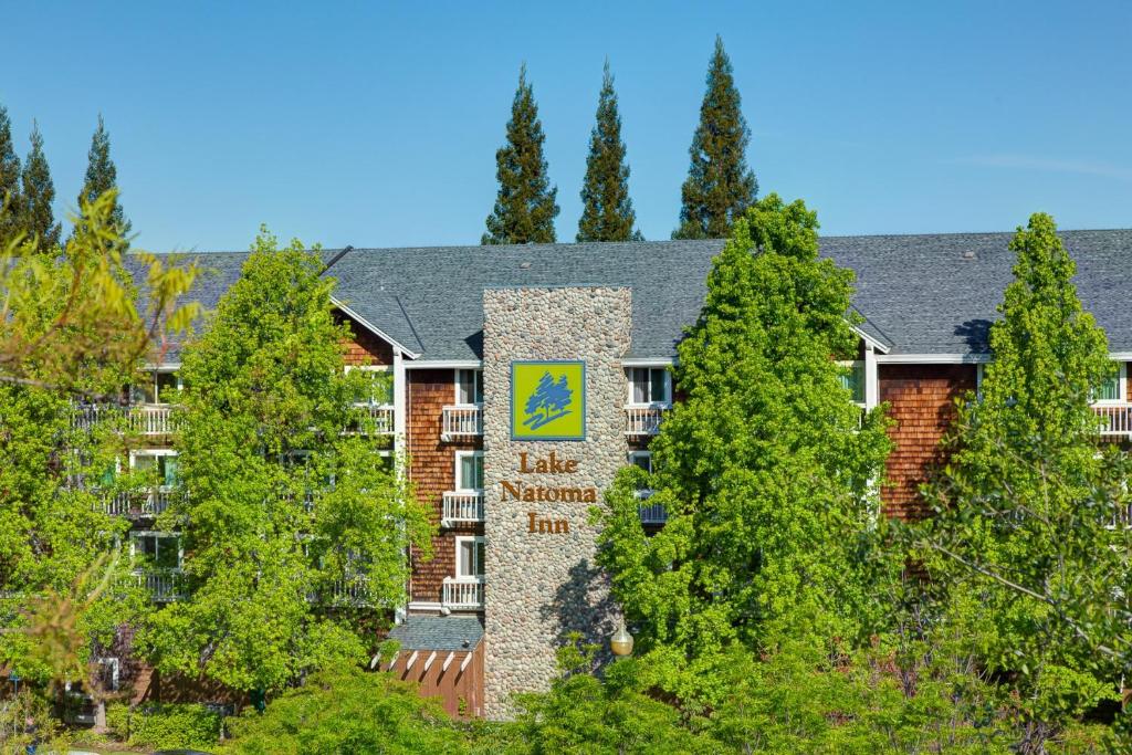 Lake Natoma Inn - main image