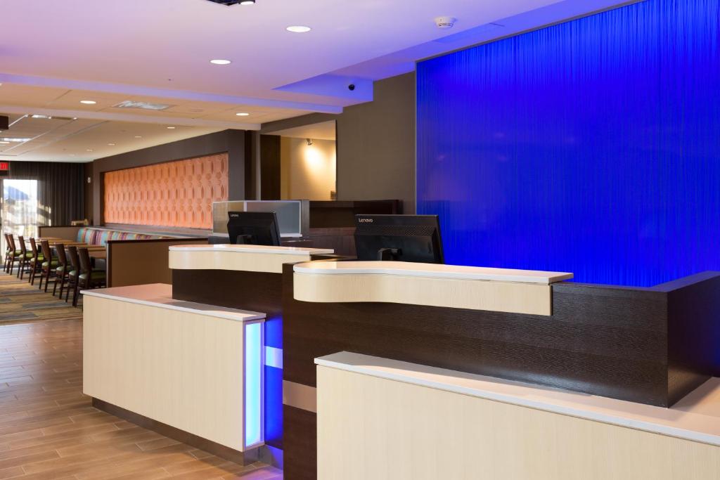 Fairfield Inn & Suites by Marriott Sacramento Folsom - image 5