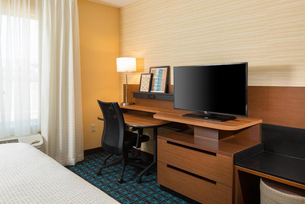 Fairfield Inn & Suites by Marriott Sacramento Folsom - image 6