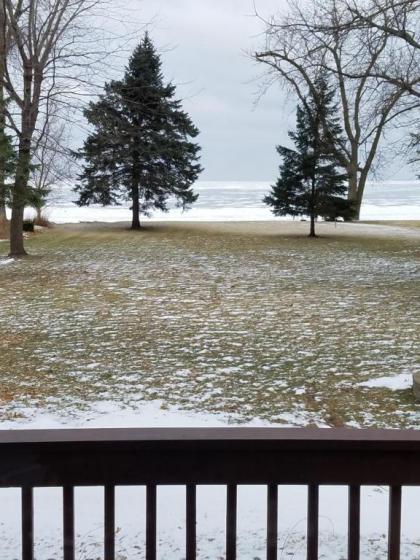 Cozy cottage on Lake Winnebago - image 7