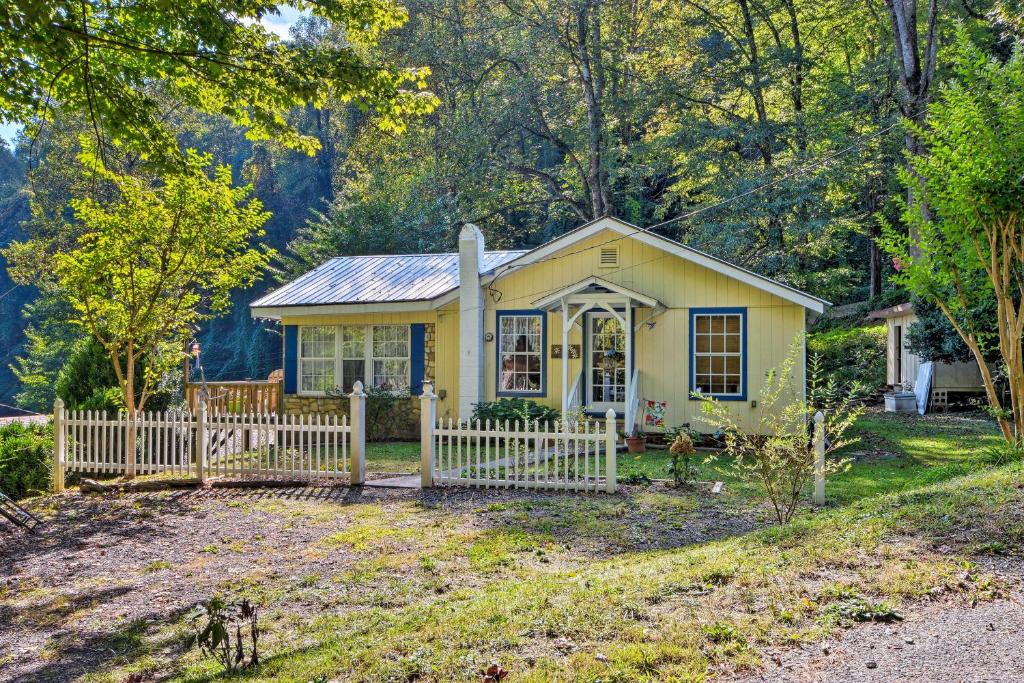 Mountain Cottage with Views Near Tail of the Dragon! - main image