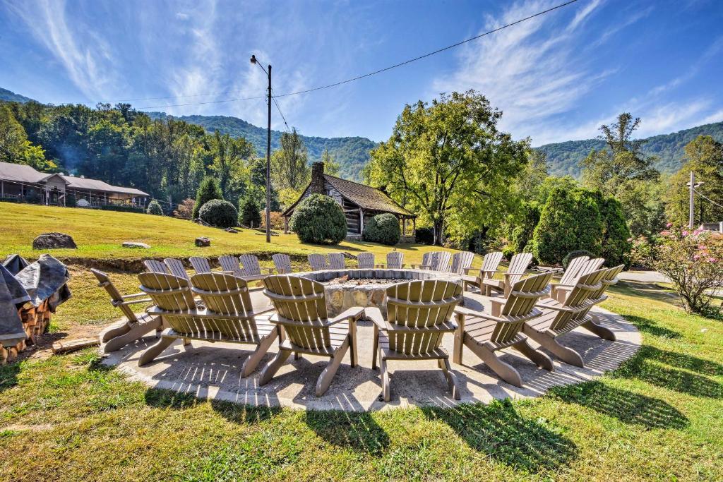 Mountain Cottage with Views Near Tail of the Dragon! - image 3