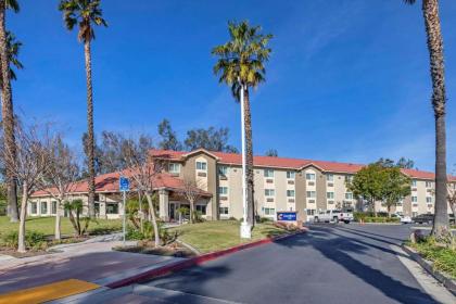 Comfort Inn Fontana - image 3