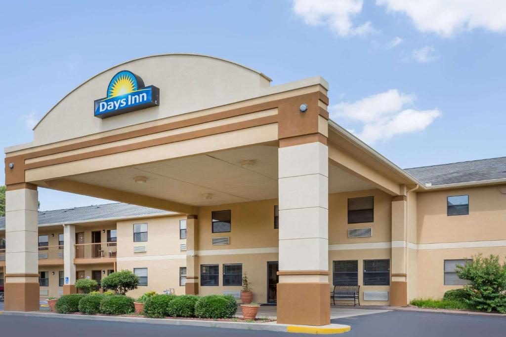 Days Inn by Wyndham Fordyce - main image