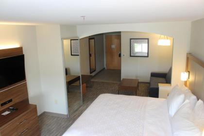 Holiday Inn Express Forest City an IHG Hotel - image 16
