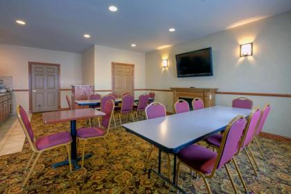 Country Inn & Suites by Radisson Forest Lake MN - image 7