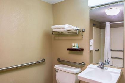 Quality Suites Atlanta Airport East - image 6