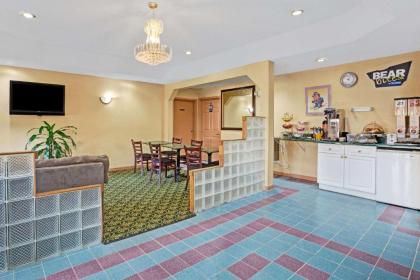 Travelodge by Wyndham Forest Park Atlanta South - image 9