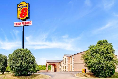 Super 8 by Wyndham Forrest City AR - main image