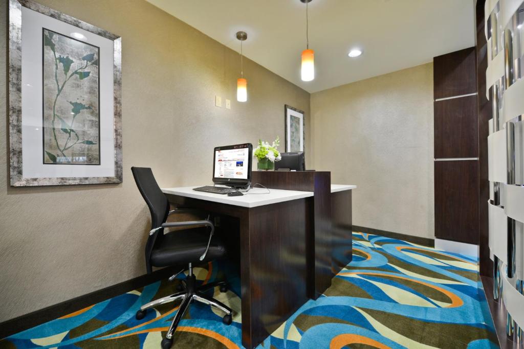 Holiday Inn Express Hotel and Suites Forrest City an IHG Hotel - image 2