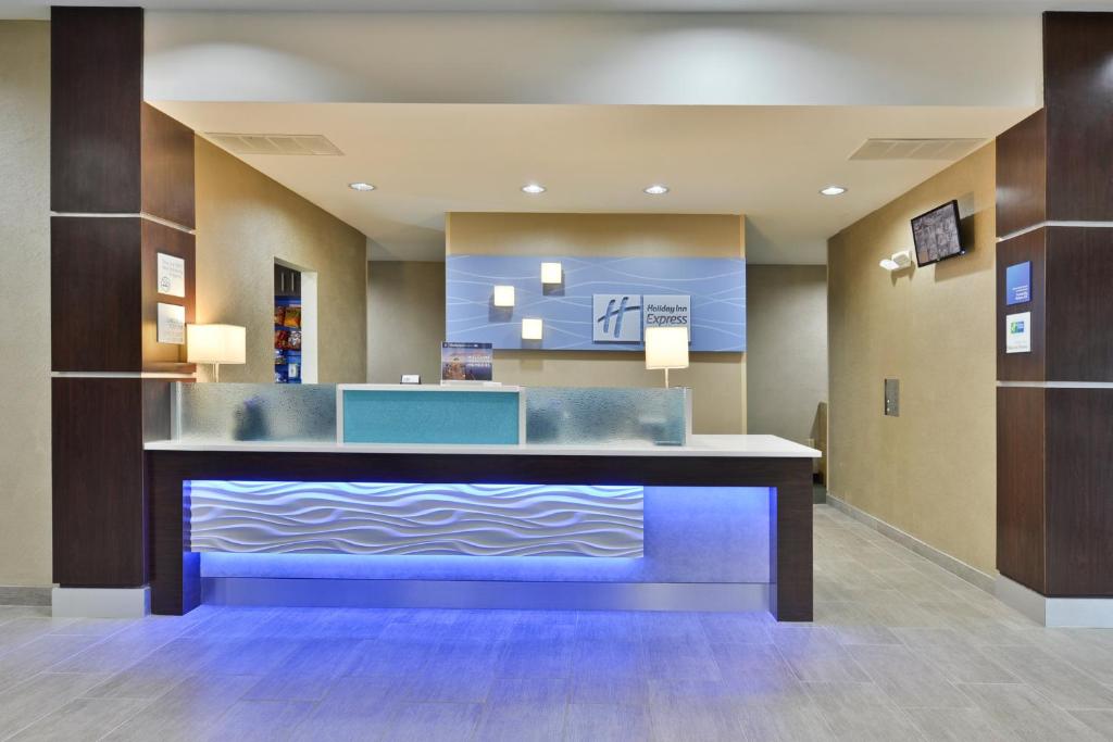 Holiday Inn Express Hotel and Suites Forrest City an IHG Hotel - image 7