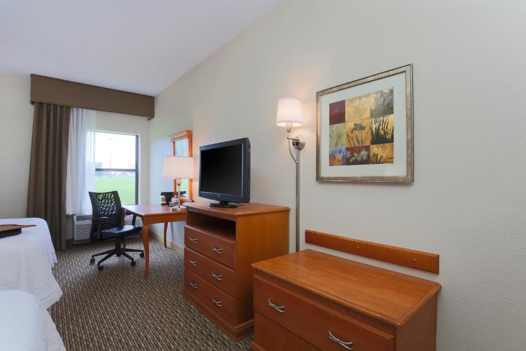 Hampton Inn Decatur/Forsyth - image 3