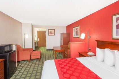 Ramada Limited Decatur - image 6