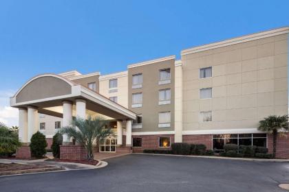 Comfort Suites Forsyth near I-75 - image 4