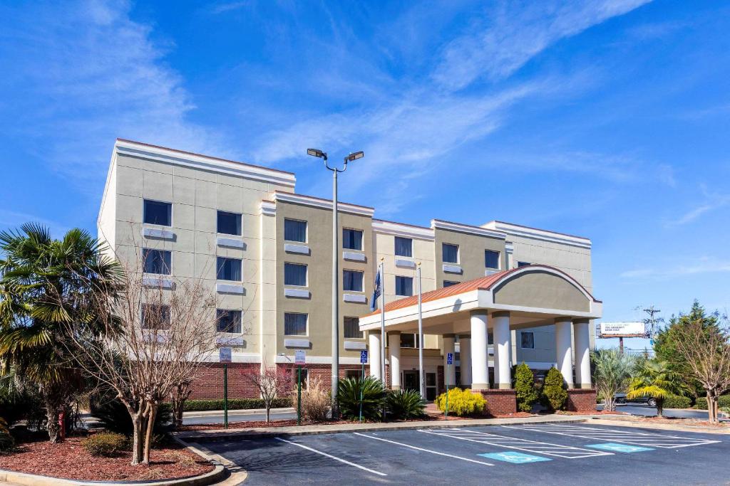 Comfort Suites Forsyth near I-75 - image 6