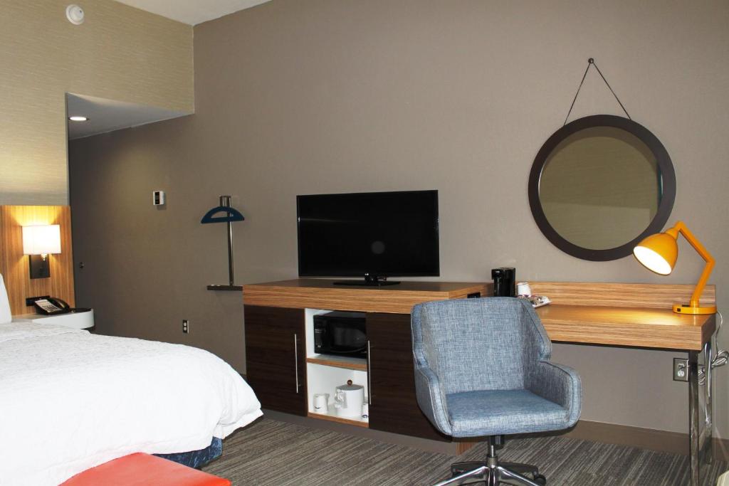 Hampton Inn Forsyth - image 4